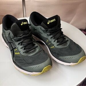 Asics Gel Kayano 24 Dark Forest size 12 EUC